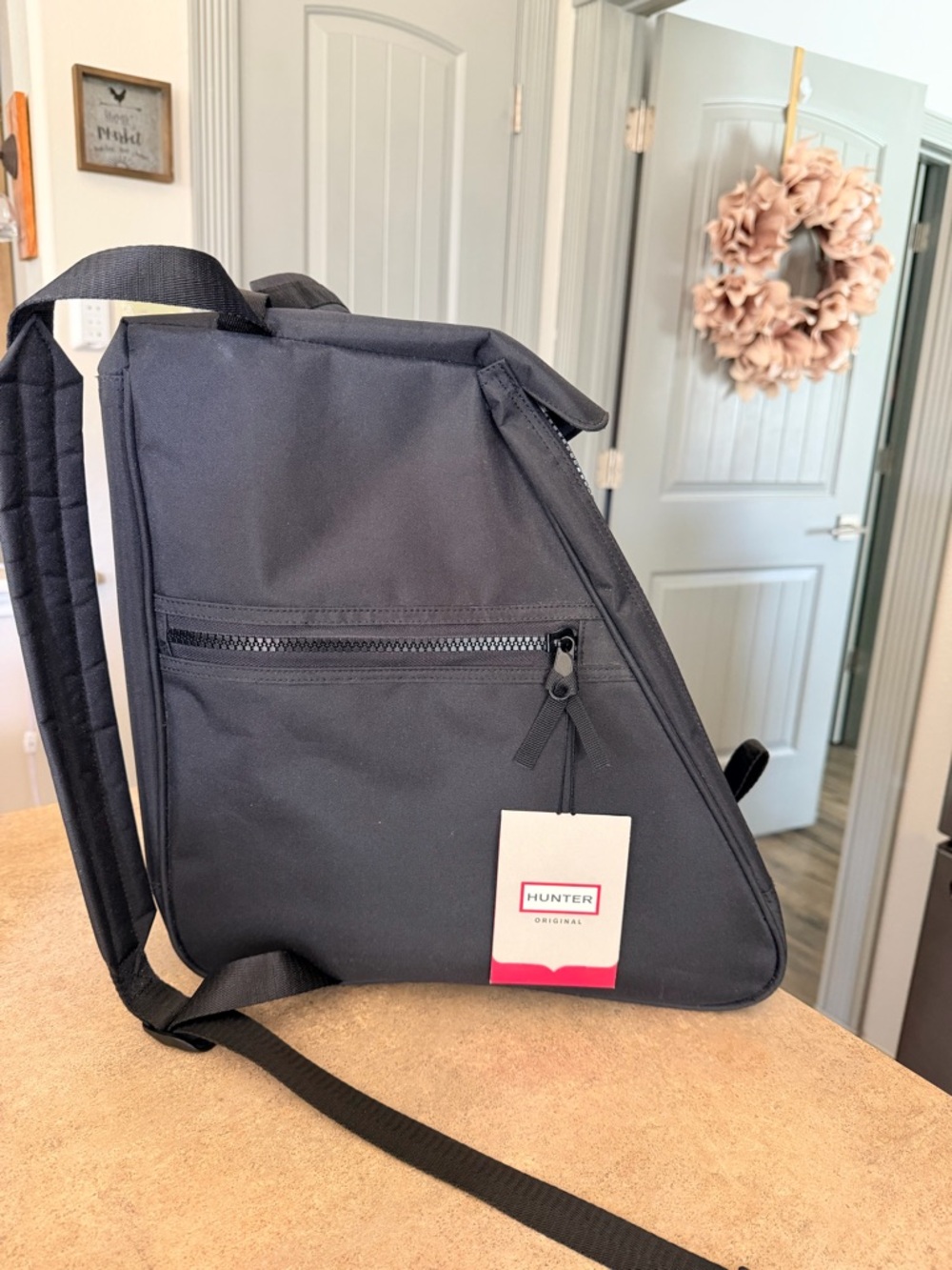 Hunter Black Single-Strap Sling Backpack with Logo Patch - Picture 4 of 6